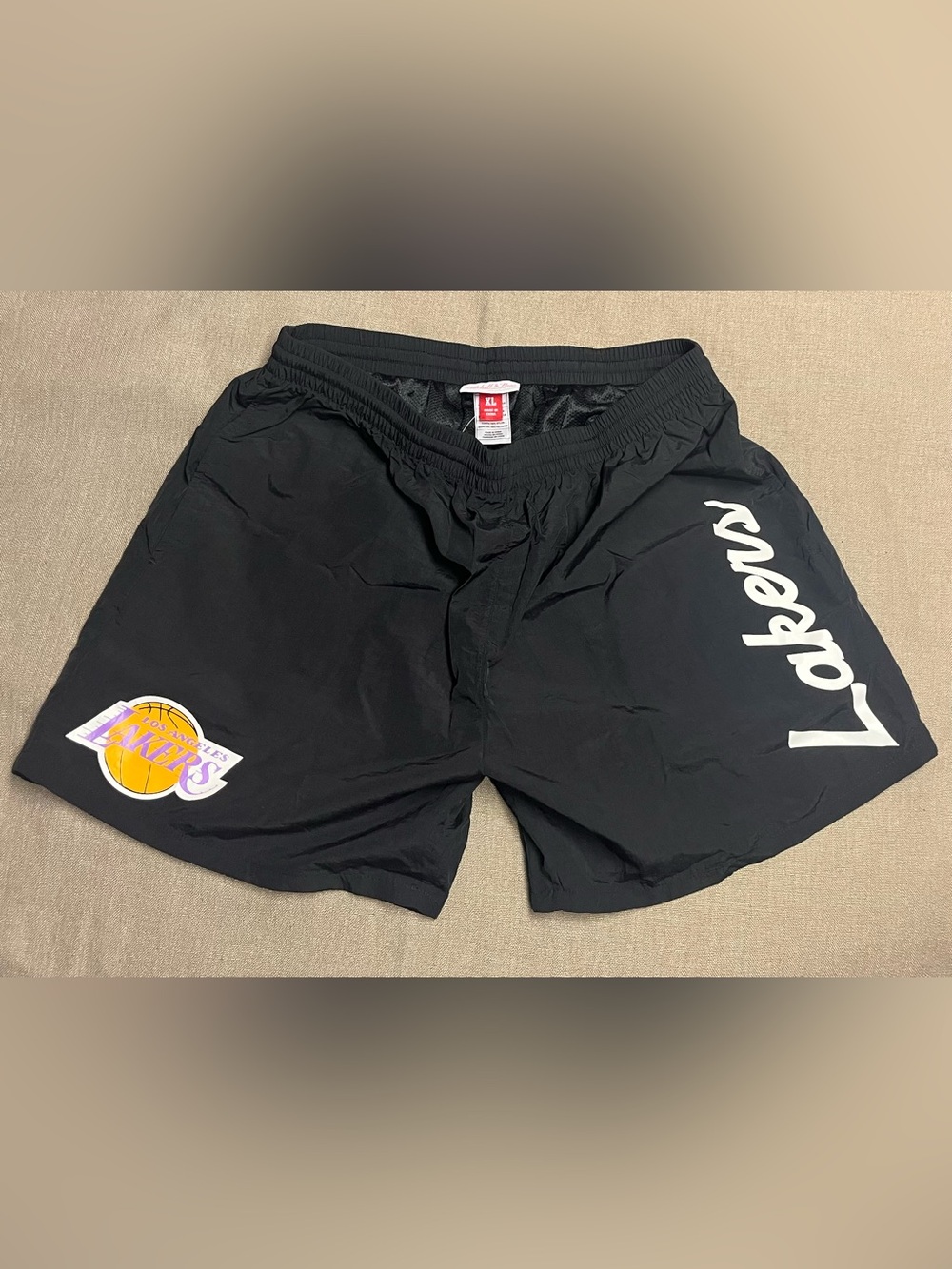 LOS ANGELES LAKERS MENS MITCHELL & NESS ESSENTIALS NYLON SWINGMAN SHORTS